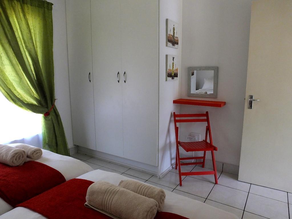 Sunshine Self Catering Apartman Mbombela Szoba fotó